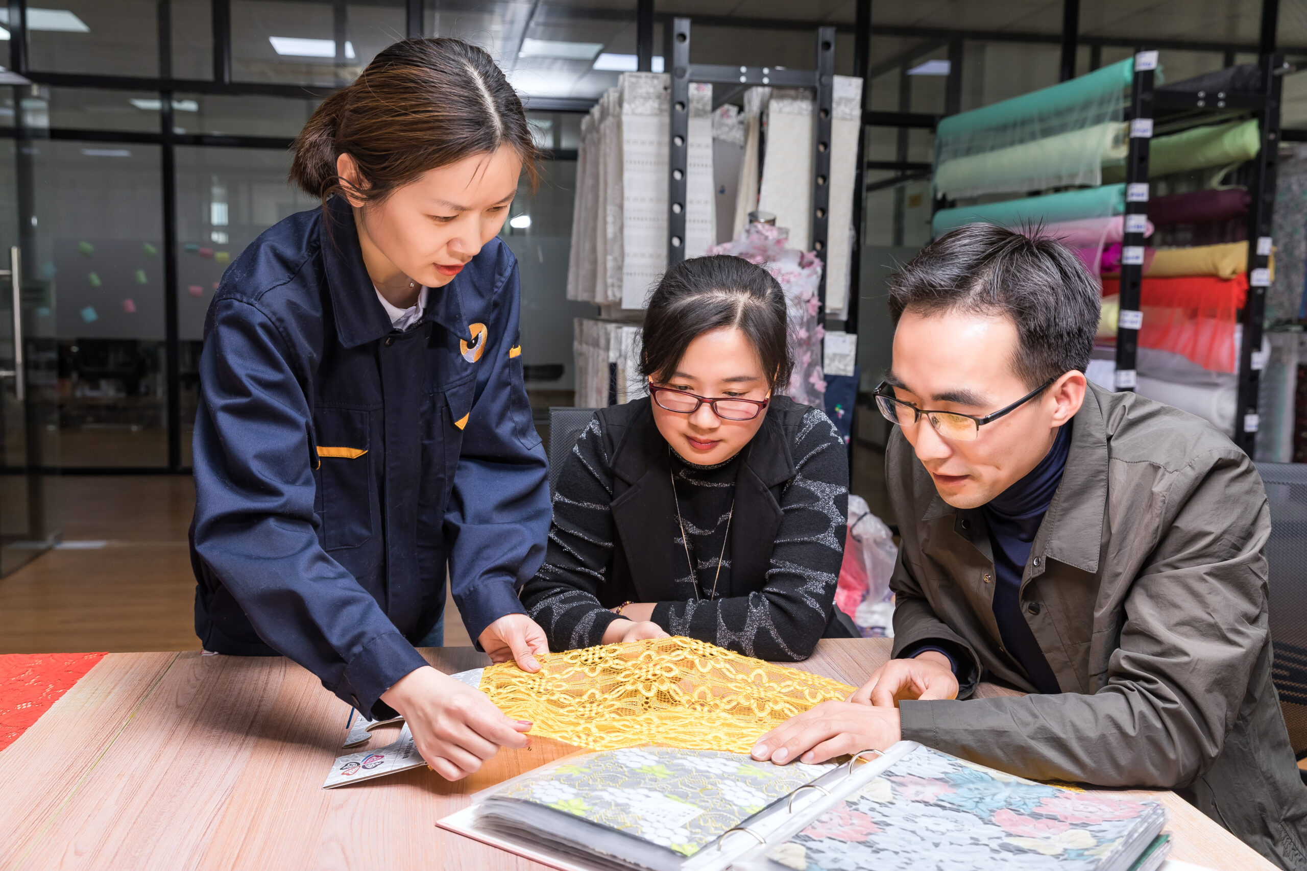 Overseas textile fair booth and buyer sample consultations